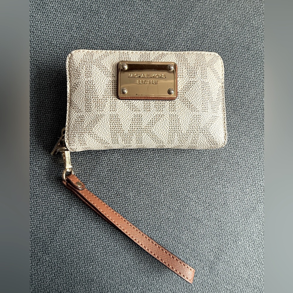 Michael Kors Cream Signature Zip Wallet